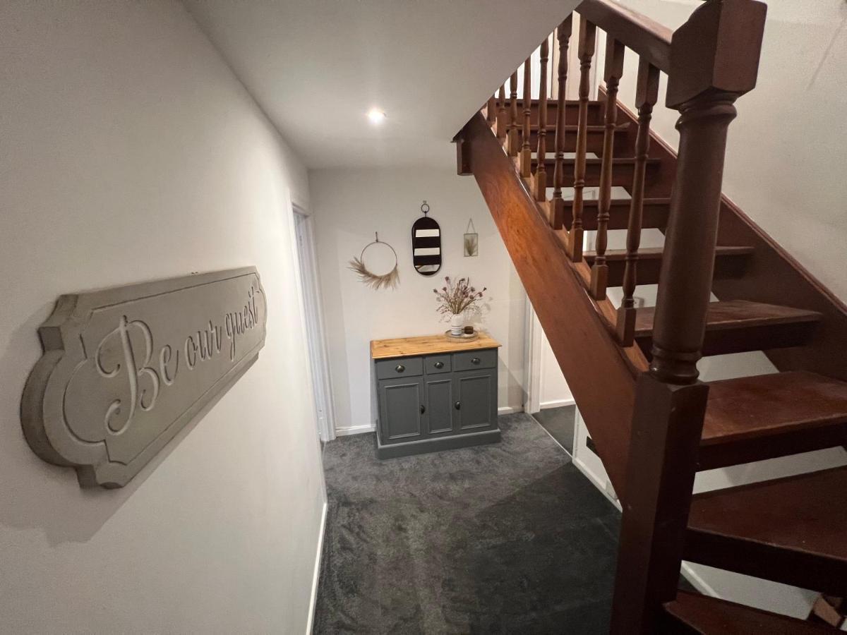 House Sleeps 8. 2Bedrooms & Sofa Beds In Sitting Room Bath Buitenkant foto